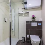 Bed and Breakfast Leonis Restaurant &
