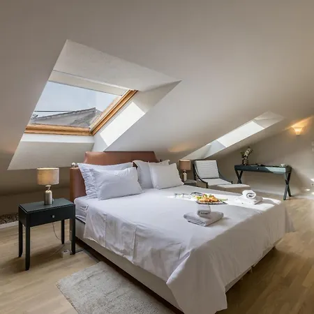 فندق مبيت وإفطار Leonis Restaurant & 4*