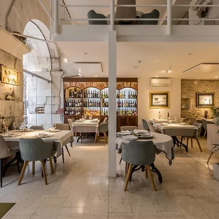 Leonis Restaurant &