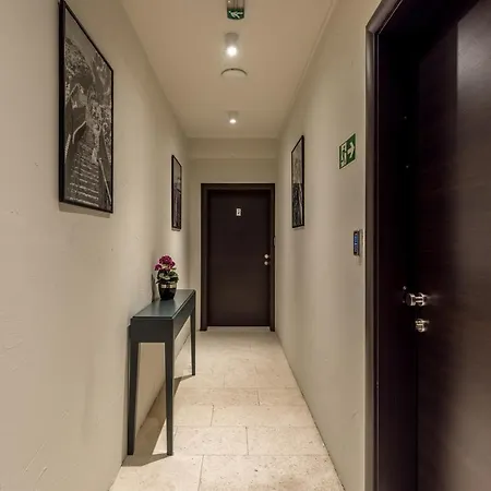 فندق مبيت وإفطار Leonis Restaurant &