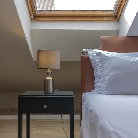 Leonis Restaurant&rooms Couette-café 4*