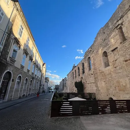 Leonis Restaurant&rooms Couette-café 4*