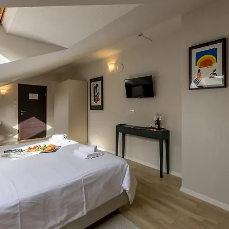 Leonis Restaurant & ベッド・アンド・ブレックファスト 4*