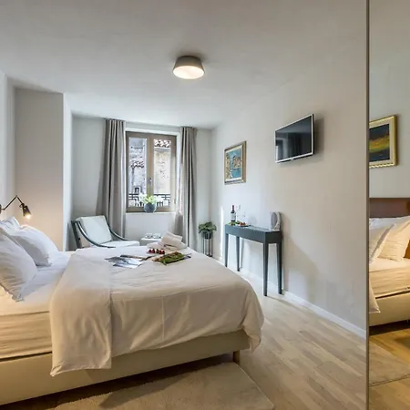 Couette-café Leonis Restaurant&rooms Split