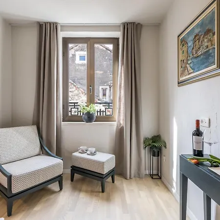 Leonis Restaurant&rooms Couette-café Split