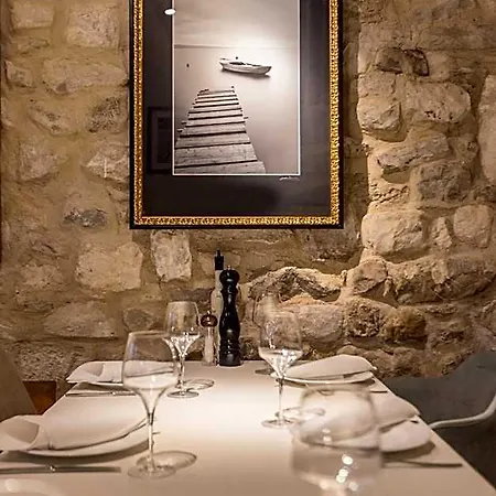 Leonis Restaurant&rooms Couette-café