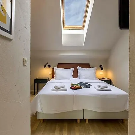 Leonis Restaurant&rooms Couette-café 4*