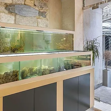 Leonis Restaurant&rooms Couette-café Split