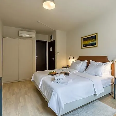 Leonis Restaurant&rooms