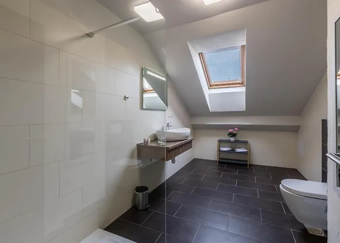 Leonis Restaurant & Frühstückspension 4*