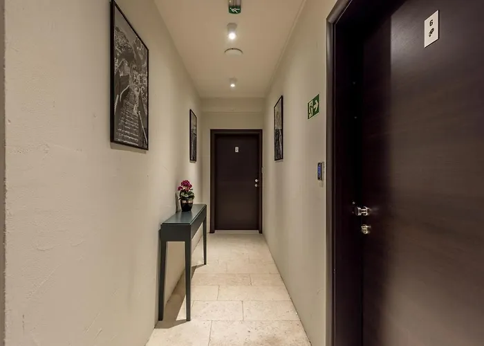 Frühstückspension Leonis Restaurant &