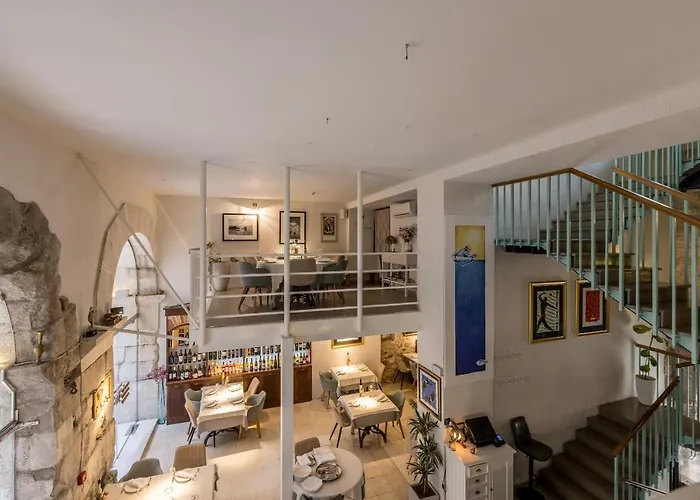 Frühstückspension Leonis Restaurant &