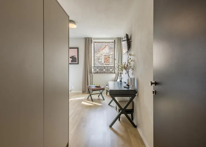 Frühstückspension Leonis Restaurant & Split