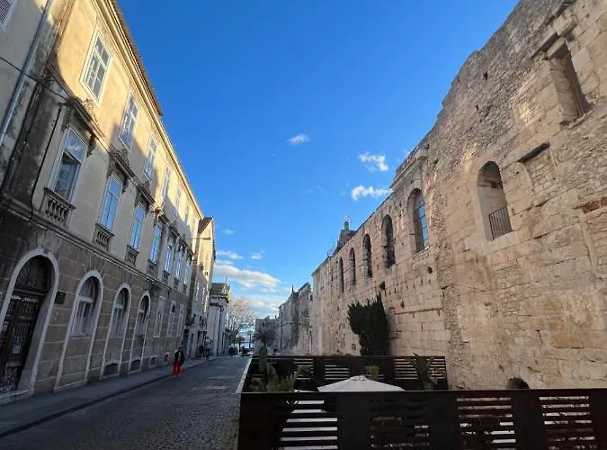 Leonis Restaurant & Bed & Breakfast 4*