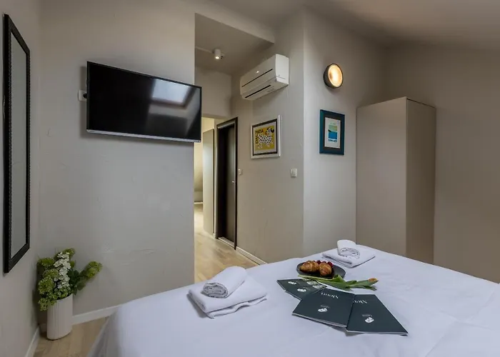 Bed & Breakfast Leonis Restaurant &