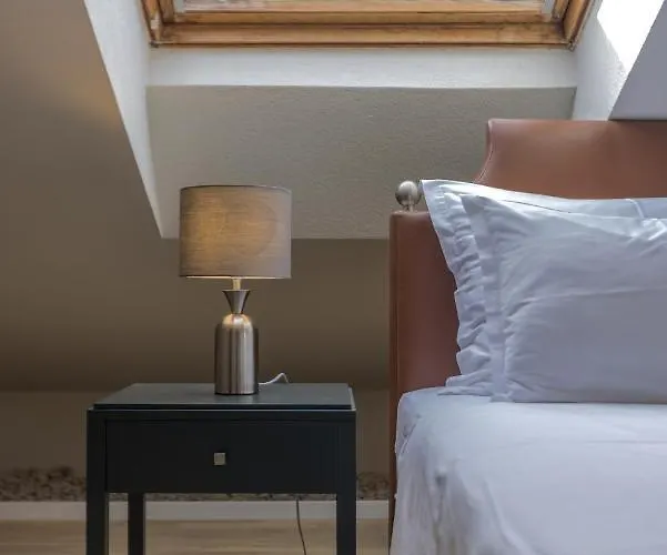 Leonis Restaurant & Bed & Breakfast 4*